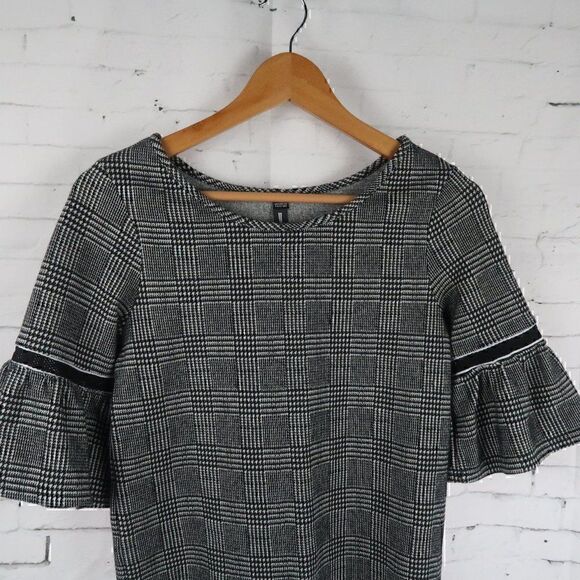 LORD & TAYLOR DESIGN LAB BLACK & WHITE ROUND NECK TULIP SLEEVE CROPPED TOP - Picture 5 of 10